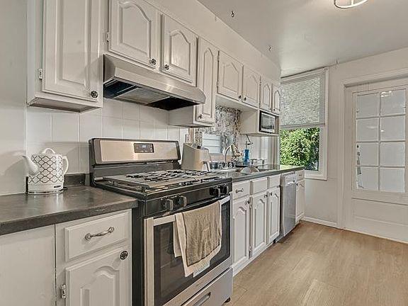 5th image of 224A Neptune Ave