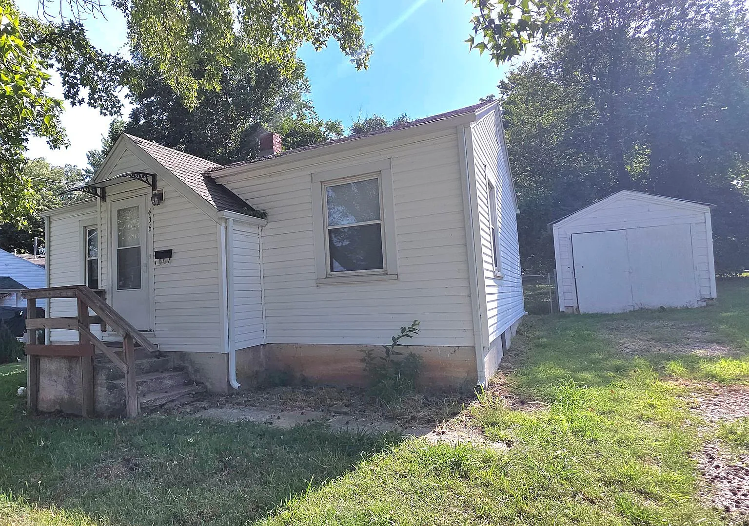 Totally updated! 2 Bedroom 1 Bath home! $825! — Photo 1