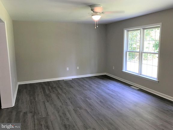 5th image of 851 Lowe Dr