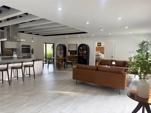 470 Petersburg Ter, Fort Lauderdale, FL 33325