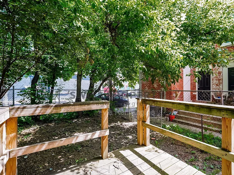 950 McAllister Ave — Photo 13
