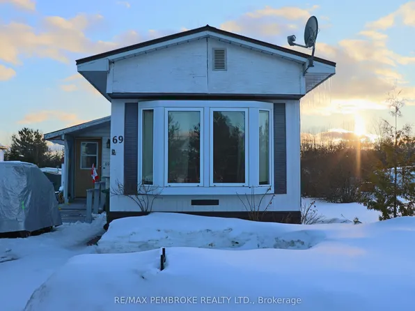 69 Pinehurst Est, Petawawa, ON K8H 2H2