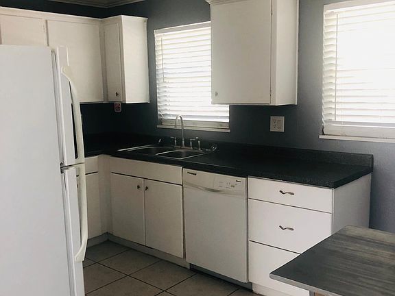 3rd image of 2919 W Averill Ave