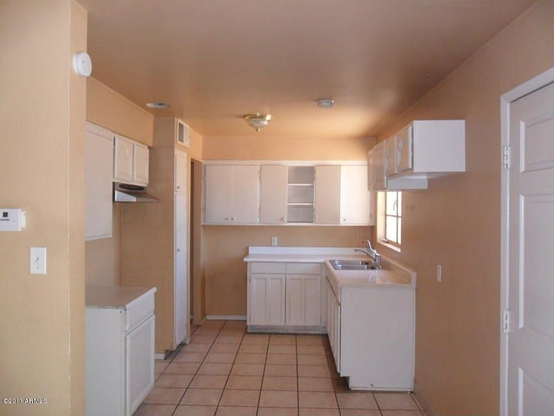 2nd image of 3338 W Roanoke Ave