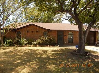 1020 Elmwood Dr, Lewisville, TX 75067