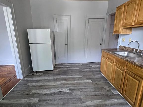 3rd image of 32-34 Kenmore Ave #202R