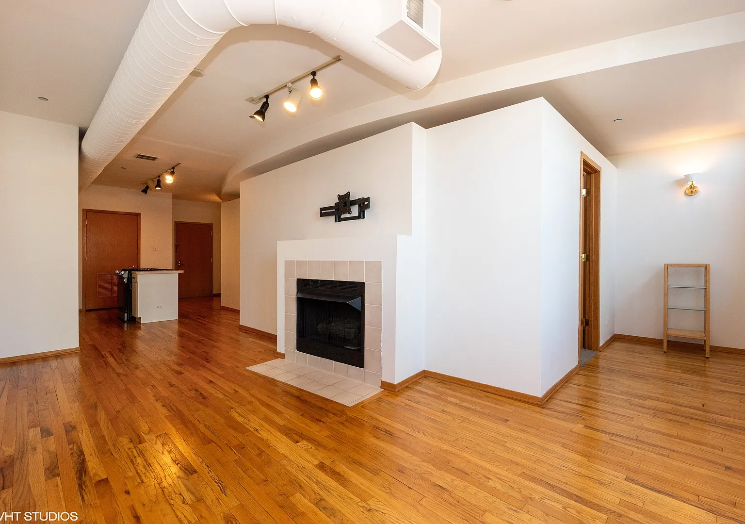 1 bed, 875 sqft, $2,500 — Photo 2