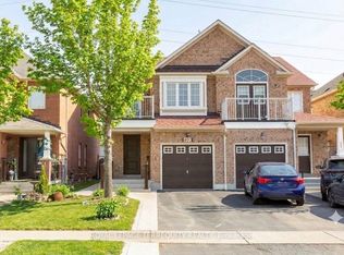 490 Orange Walk Cres, Mississauga, ON L5R 0A5