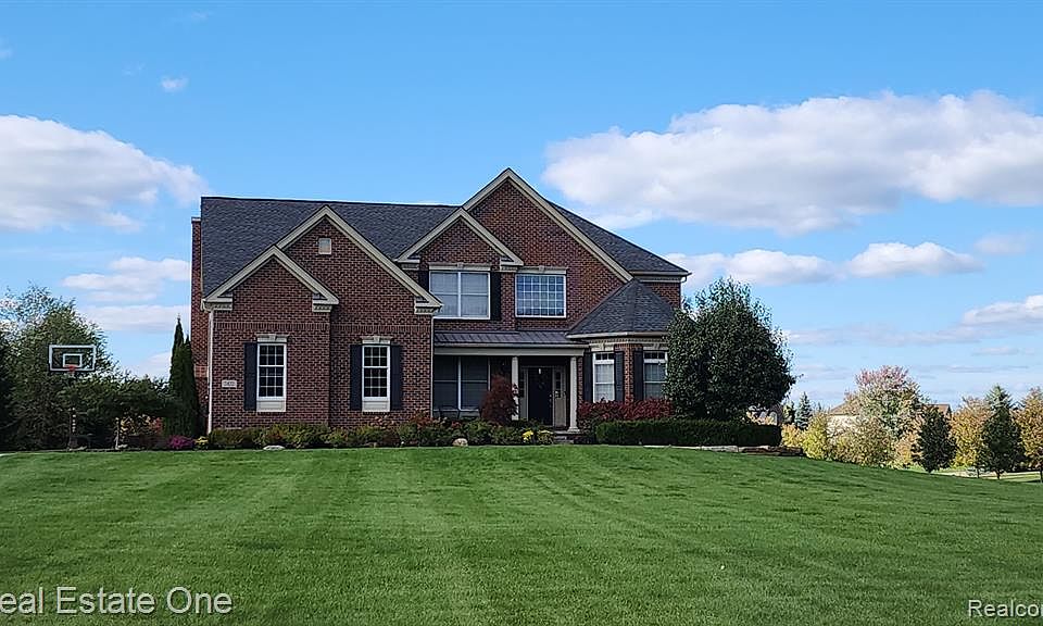 2422 Woodridge Ct, Milford, MI 48380 Zillow