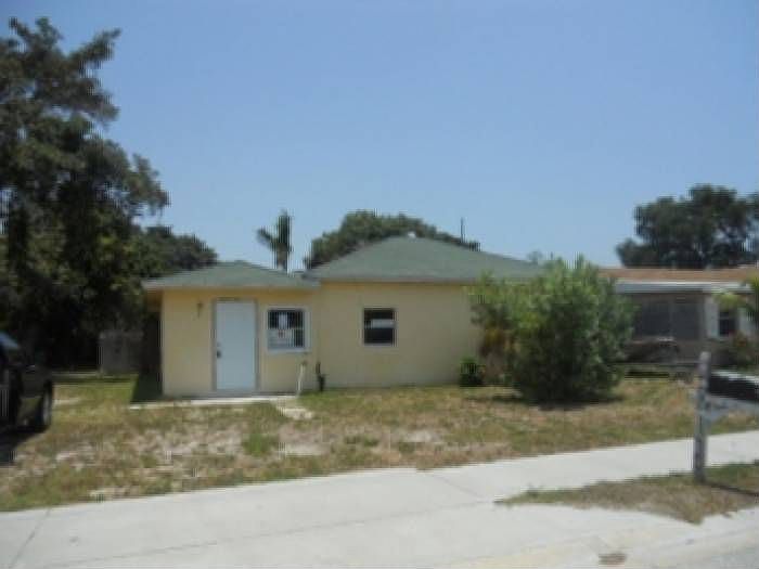 2nd image of 2812 Genessee Ave