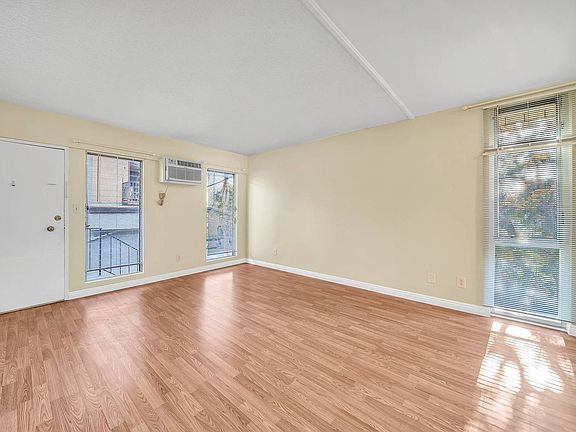 5th image of 1966 N Beachwood Dr #8