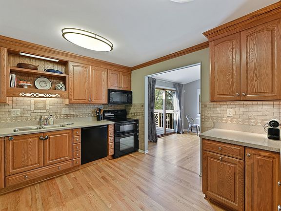 4th image of 106 W Garden Ave