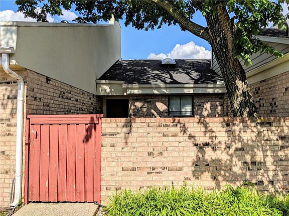 4th image of 2102 Willowgate Ln