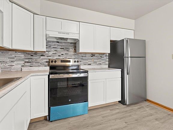 3rd image of 1416 Starview Dr #A