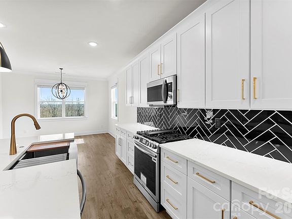 5th image of 135 Harbourtown Dr