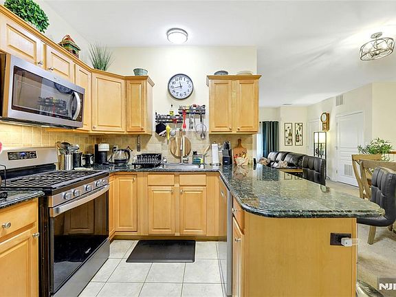 5th image of 520 Victor St Unit 8