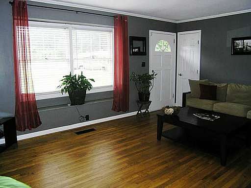 2nd image of 2052 Glenroy Dr SE