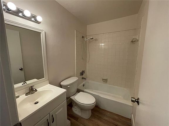 4th image of 344 SE 11th Ave #18
