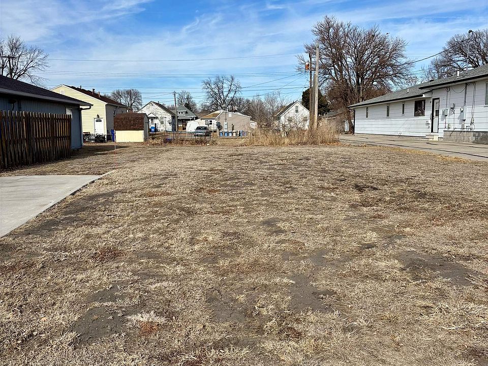 2nd image of 403 E Norfolk Ave