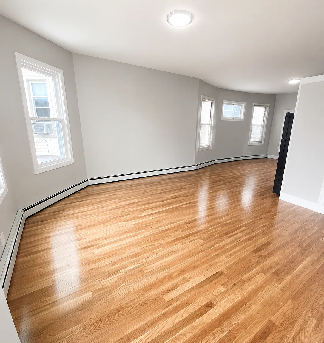 3 bed, 1350 sqft, $2,200 — Photo 1
