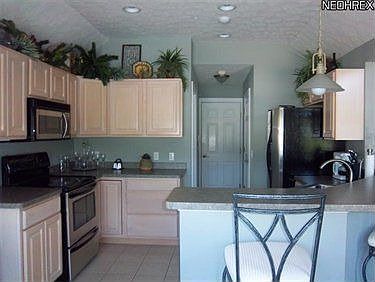 5th image of 413 Alexis Dr