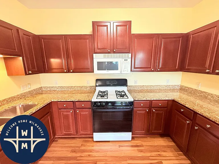 6330 W Greenfield Ave #409 — Photo 5