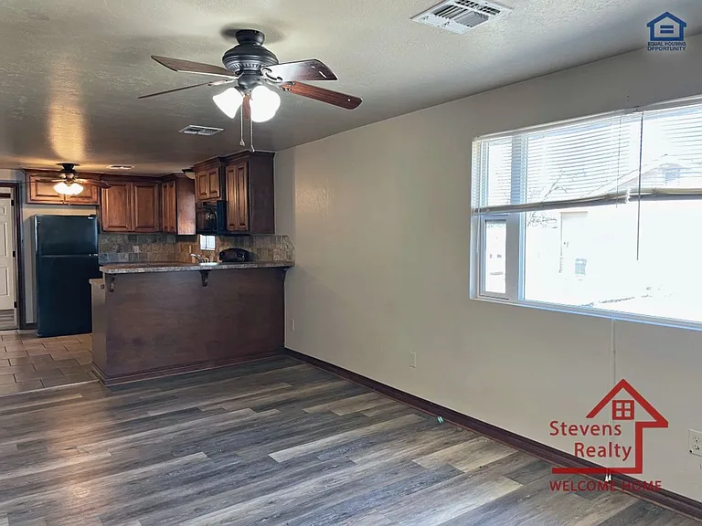 1604 NW Lindy Ave — Photo 4