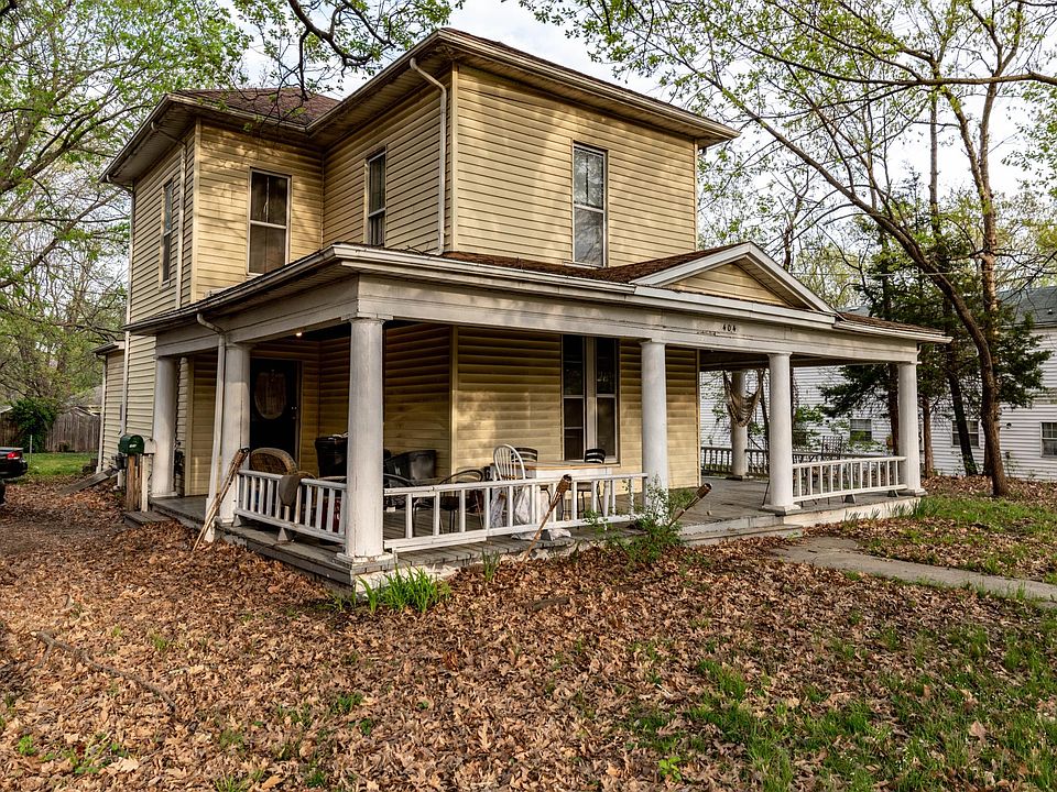 2nd image of 404 N College Ave