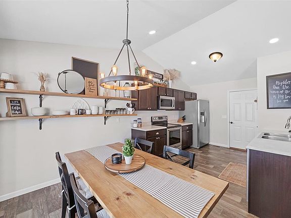 5th image of 204 Palace Way Dr