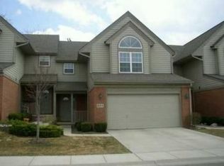 204 Eisenhower Dr, Chelsea, MI 48118