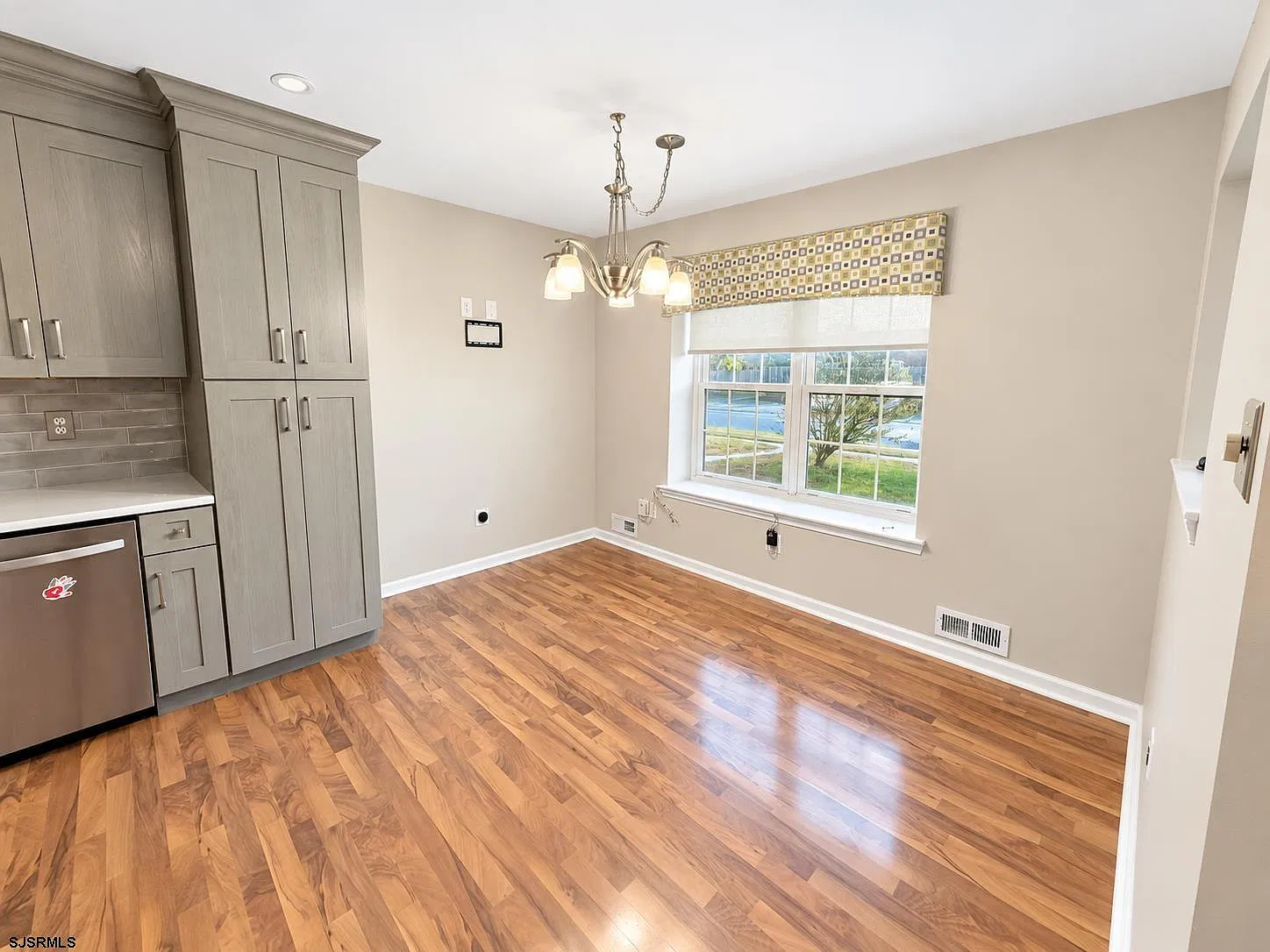 3 bed, 1.5 bath, $2,500 — Photo 3