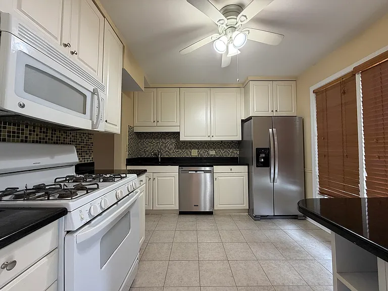 3021 Highland Ave — Photo 4
