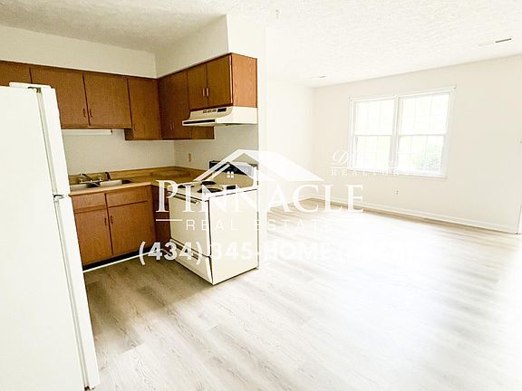 5th image of 47 Lee Pl APT A