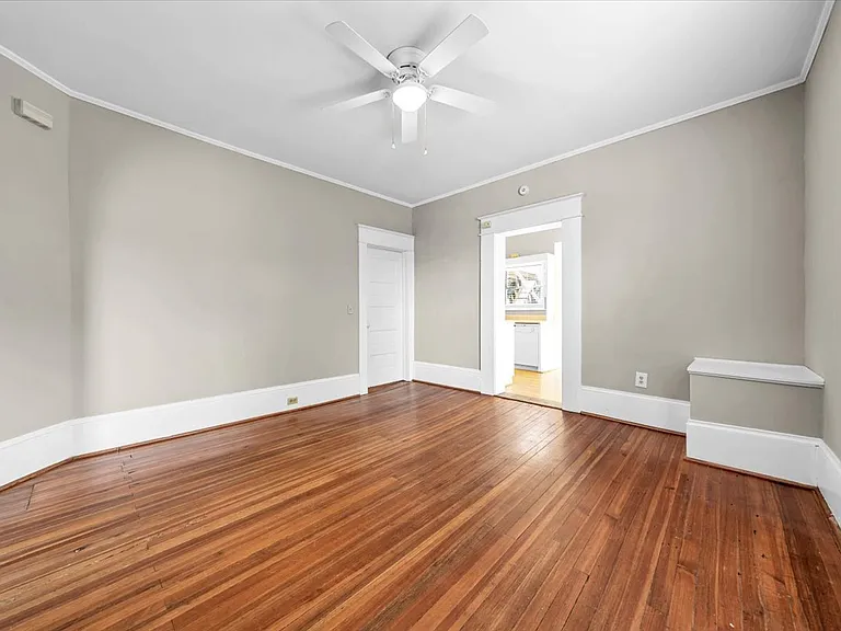 2410 Broadway Ave #B — Photo 14