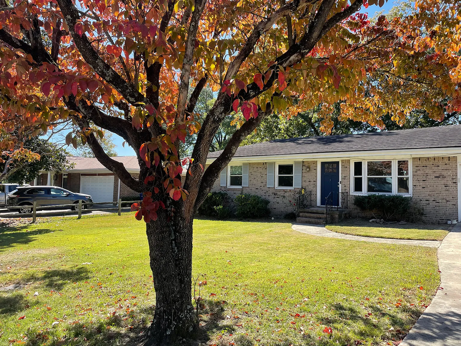 520 Anderson Dr — Photo 2