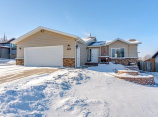 1617 12th Ave SE, Mandan, ND 58554