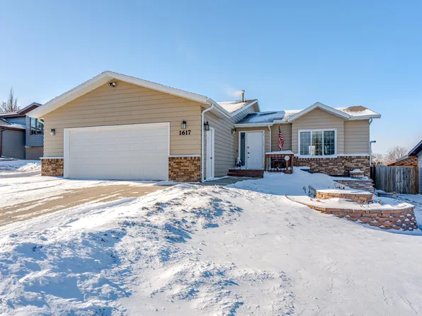 1617 12th Ave SE, Mandan, ND 58554