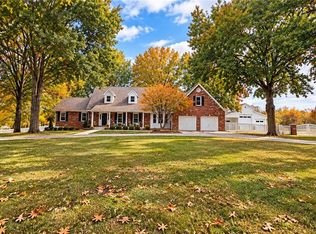 3318 S Bellechase Dr, Grain Valley, MO 64029