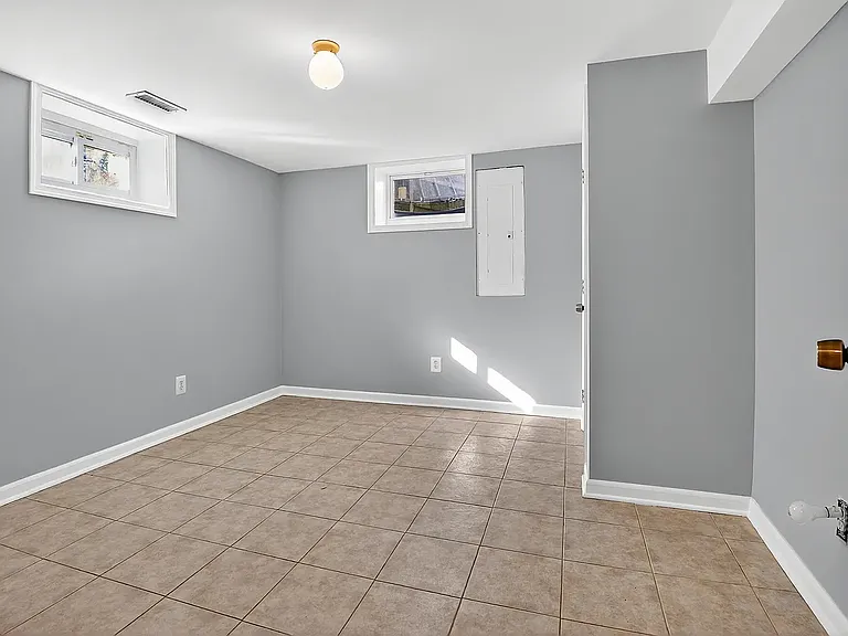 6009 Pratt St — Photo 21