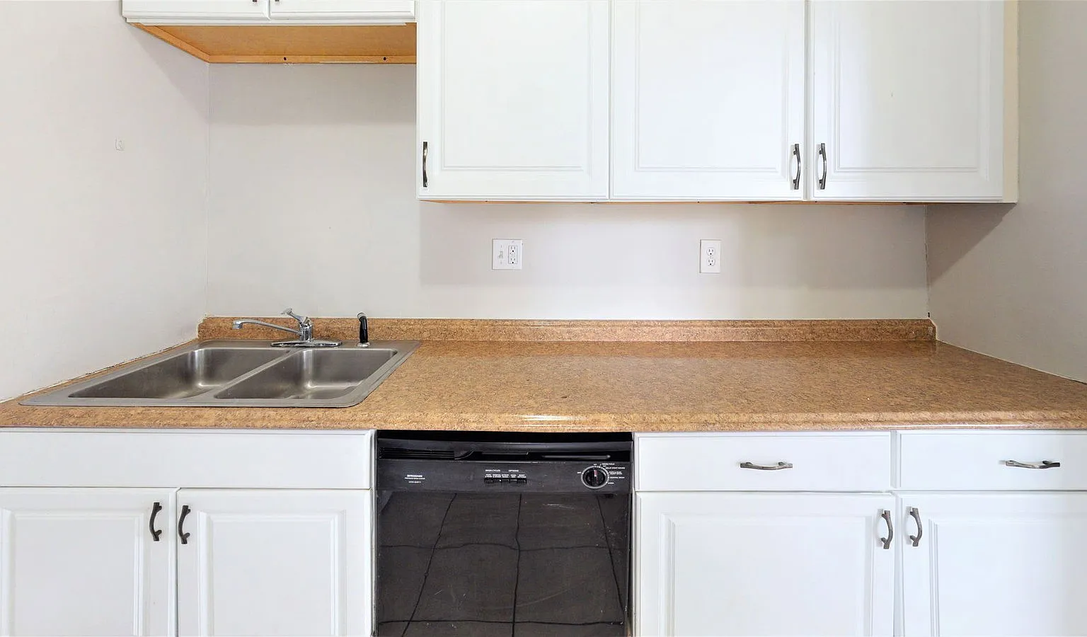 5 bed, 2.0 bath, $2,999 — Photo 3