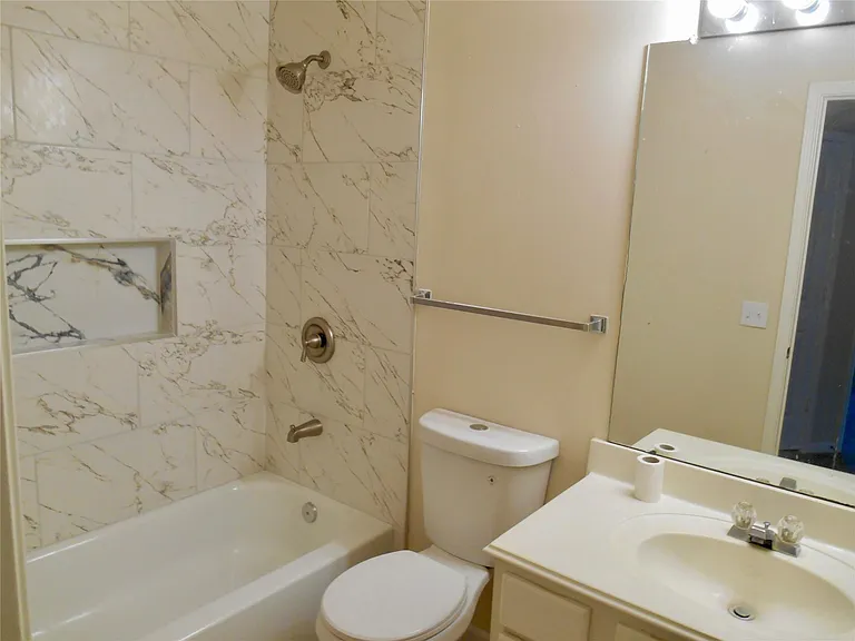 6203 Faulkner Ridge Dr — Photo 17