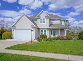 711 Summer Creek Rd, Oconomowoc, WI 53066