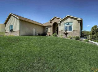 668 Middle Valley Dr, Rapid City, SD 57701
