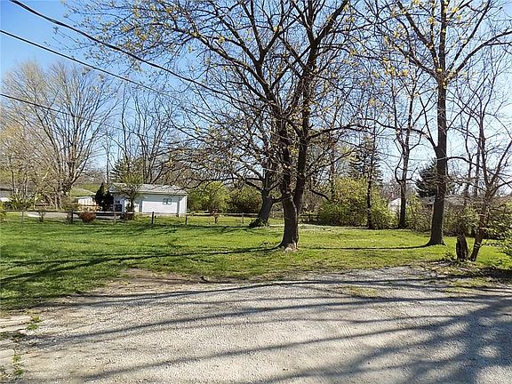 4th image of 4143 N Grand Ave