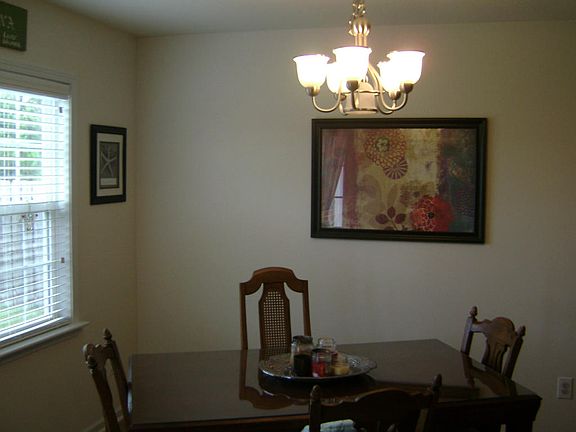 3rd image of 303 Primrose Pl