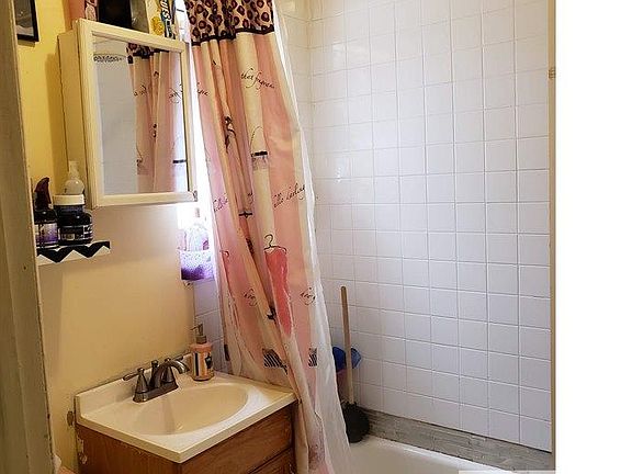 3rd image of 80 York Ave Floor 2