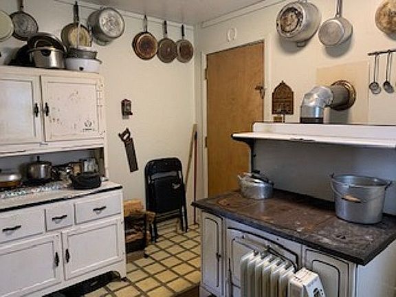 4th image of 345 Trott Cir