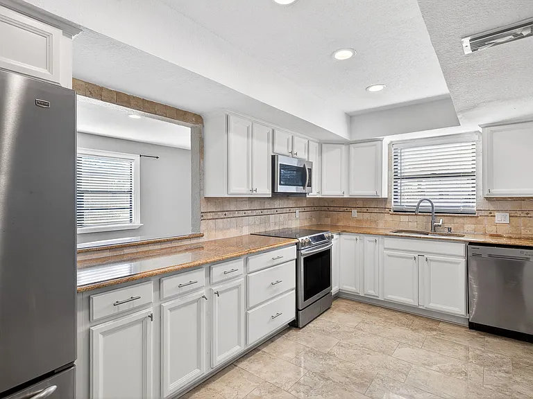 1303 SW 16th Ter #101 — Photo 3
