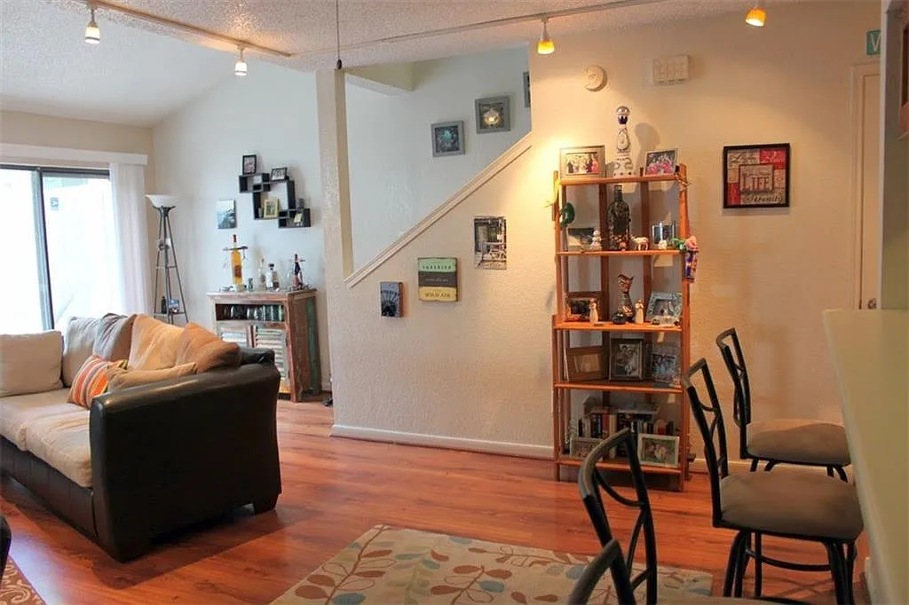 2 bed, 2.5 bath, 1140 sqft, $2,500 — Photo 4