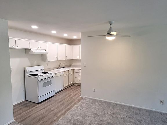 5th image of 562 Ebbtide Cir #562